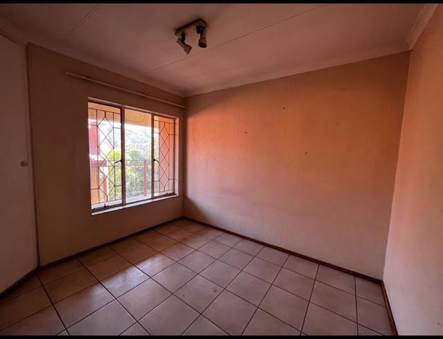 2 BEDROOM PROPERTY TO RENT IN HELDERKRUIN